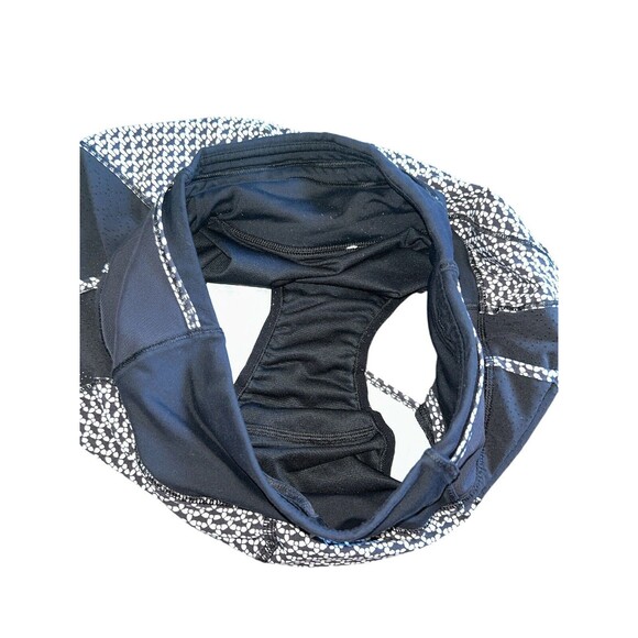 Black Shorts Lululemon Size 2 Exercise Shorts Polyester Activewear Running - Picture 2 of 5